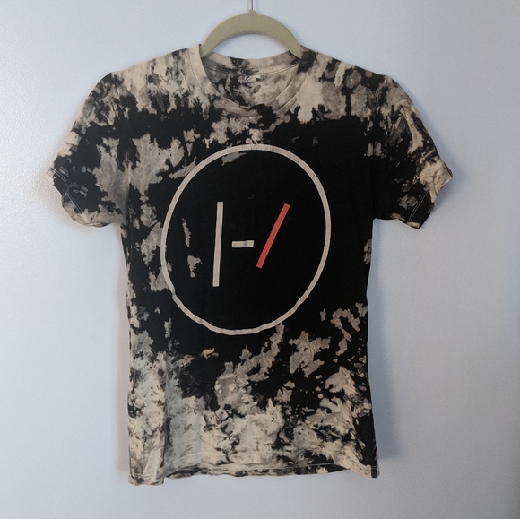 Hot Topic Tops - TØP Acid Wash T-shirt